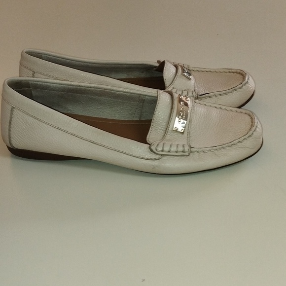 Coach  Fredrica A5175 Beige Pebble Grain Leather Slip On Loafers Size 8B - Picture 3 of 8